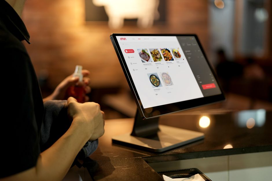 Strona dla restauracji — dlaczego to Twoje najważniejsze narzędzie sprzedaży w 2025 roku